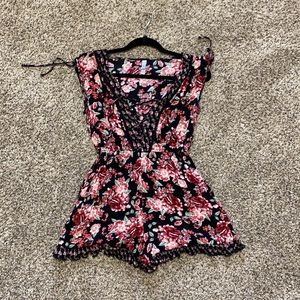 Floral romper🌸